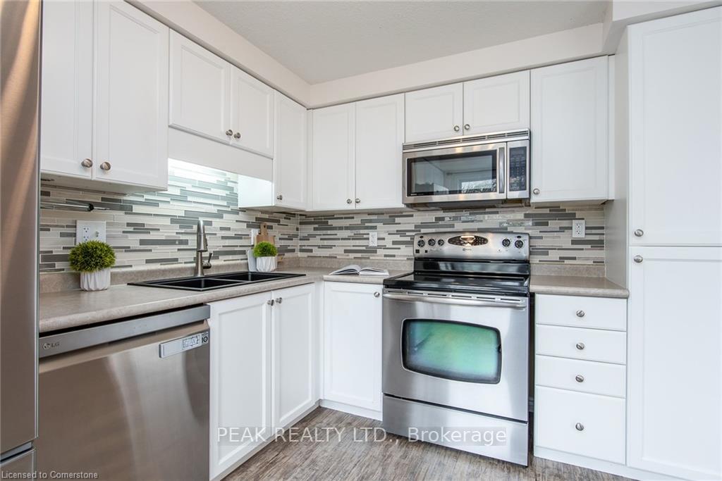 Photo 7 of 11 Madeleine Street, Kitchener — HOMEH