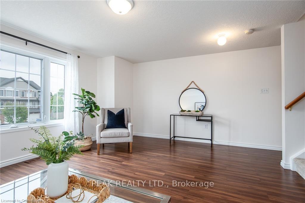 Photo 18 of 11 Madeleine Street, Kitchener — HOMEH