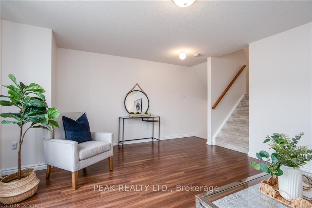 Photo 21 of 11 Madeleine Street, Kitchener — HOMEH