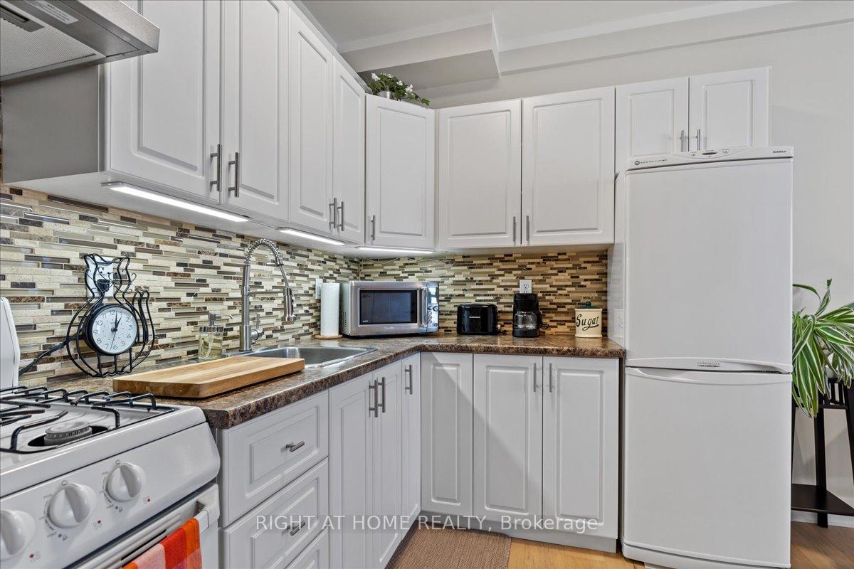 Photo 2 of 54 Fullerton Avenue, Hamilton, Gibson — HOMEH