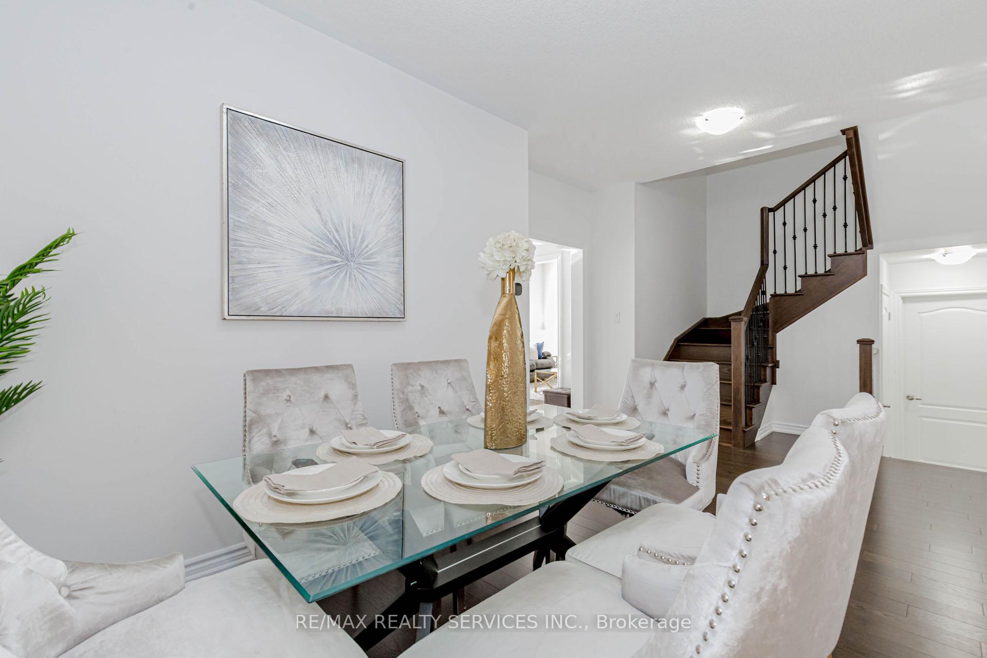 Photo 2 of 17 Seymour Road, Brampton, Sandringham-Wellington North — HOMEH