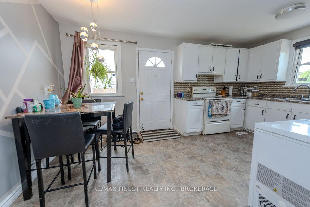 Photo 2 of 559 MacDonnell Street, Kingston, East of Sir John A. Blvd — HOMEH