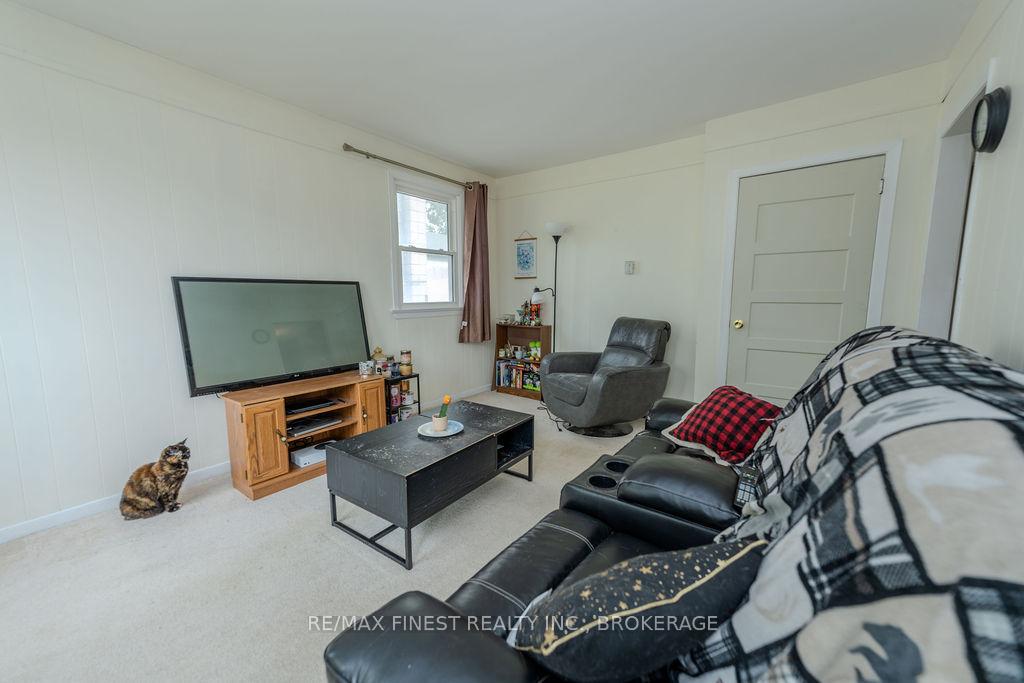 Photo 3 of 559 MacDonnell Street, Kingston, East of Sir John A. Blvd — HOMEH