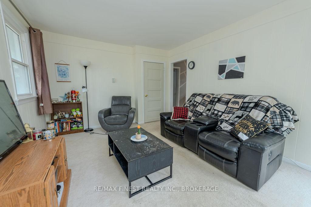Photo 6 of 559 MacDonnell Street, Kingston, East of Sir John A. Blvd — HOMEH