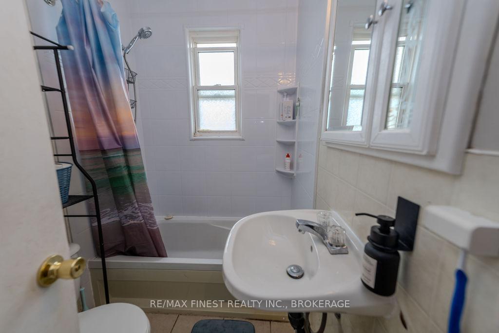 Photo 8 of 559 MacDonnell Street, Kingston, East of Sir John A. Blvd — HOMEH