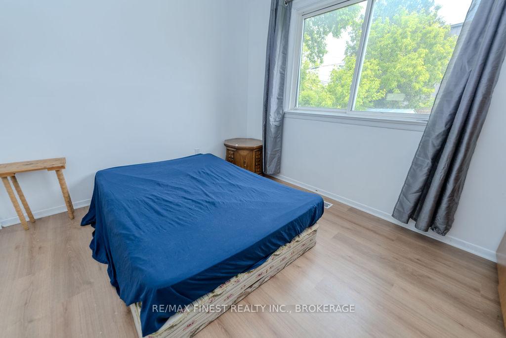 Photo 12 of 559 MacDonnell Street, Kingston, East of Sir John A. Blvd — HOMEH