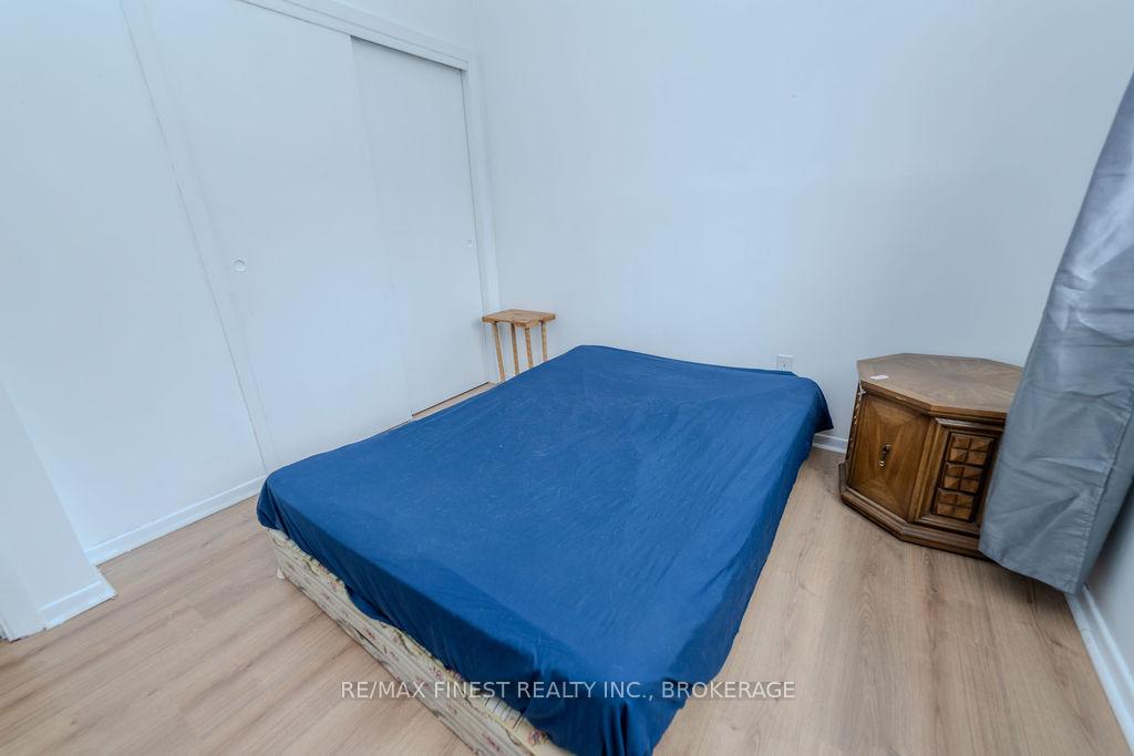 Photo 5 of 559 MacDonnell Street, Kingston, East of Sir John A. Blvd — HOMEH