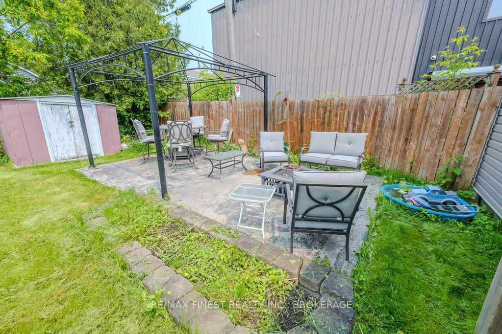 Photo 13 of 559 MacDonnell Street, Kingston, East of Sir John A. Blvd — HOMEH