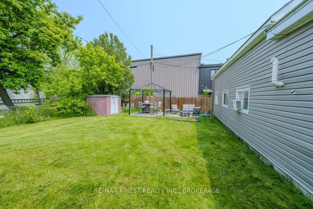 Photo 14 of 559 MacDonnell Street, Kingston, East of Sir John A. Blvd — HOMEH