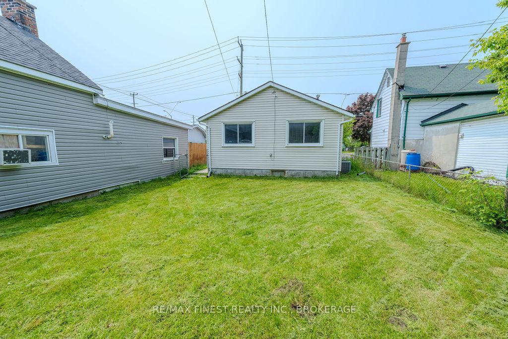 Photo 15 of 559 MacDonnell Street, Kingston, East of Sir John A. Blvd — HOMEH