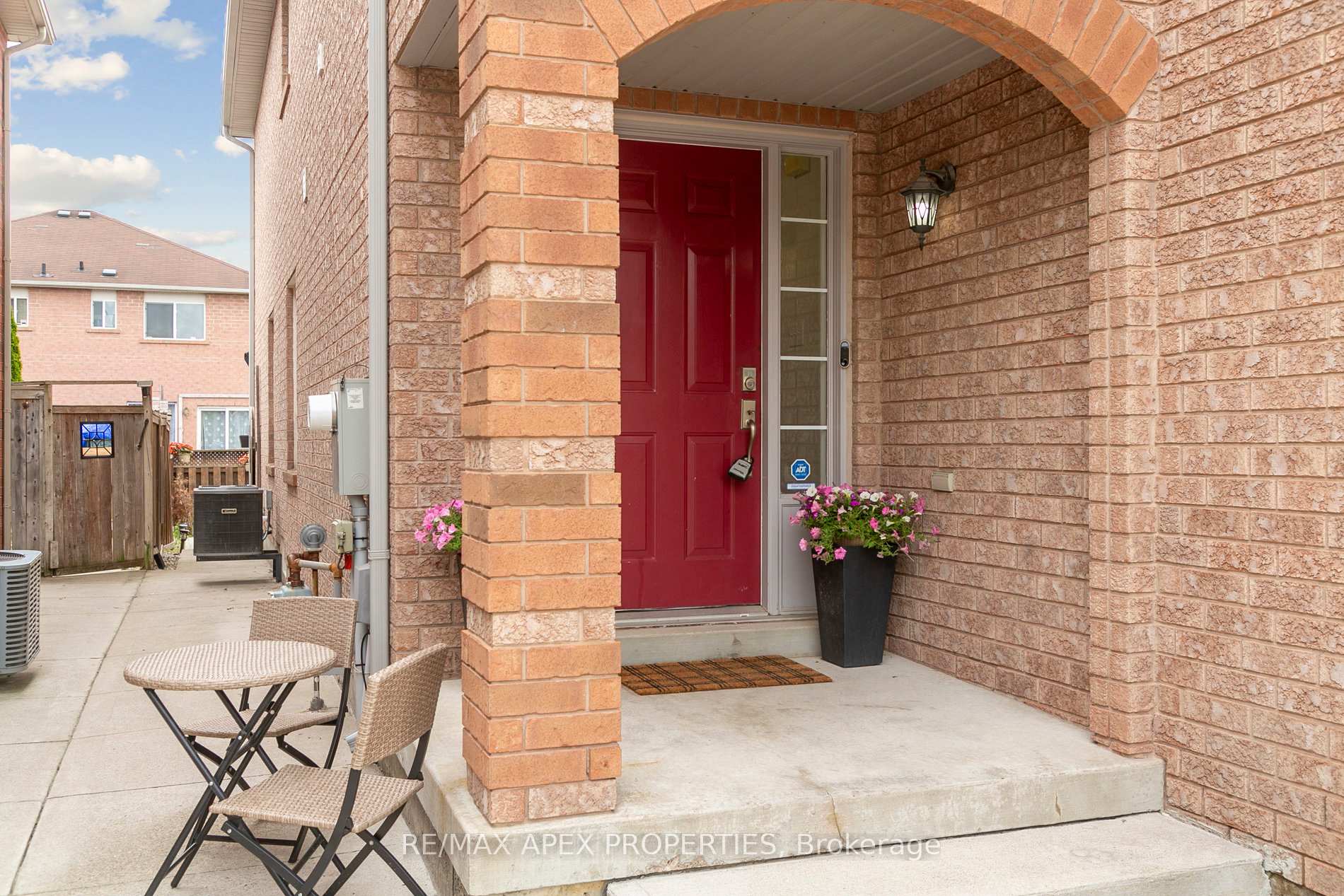Photo 6 of 57 Roadmaster Lane, Brampton, Fletcher's Meadow — HOMEH