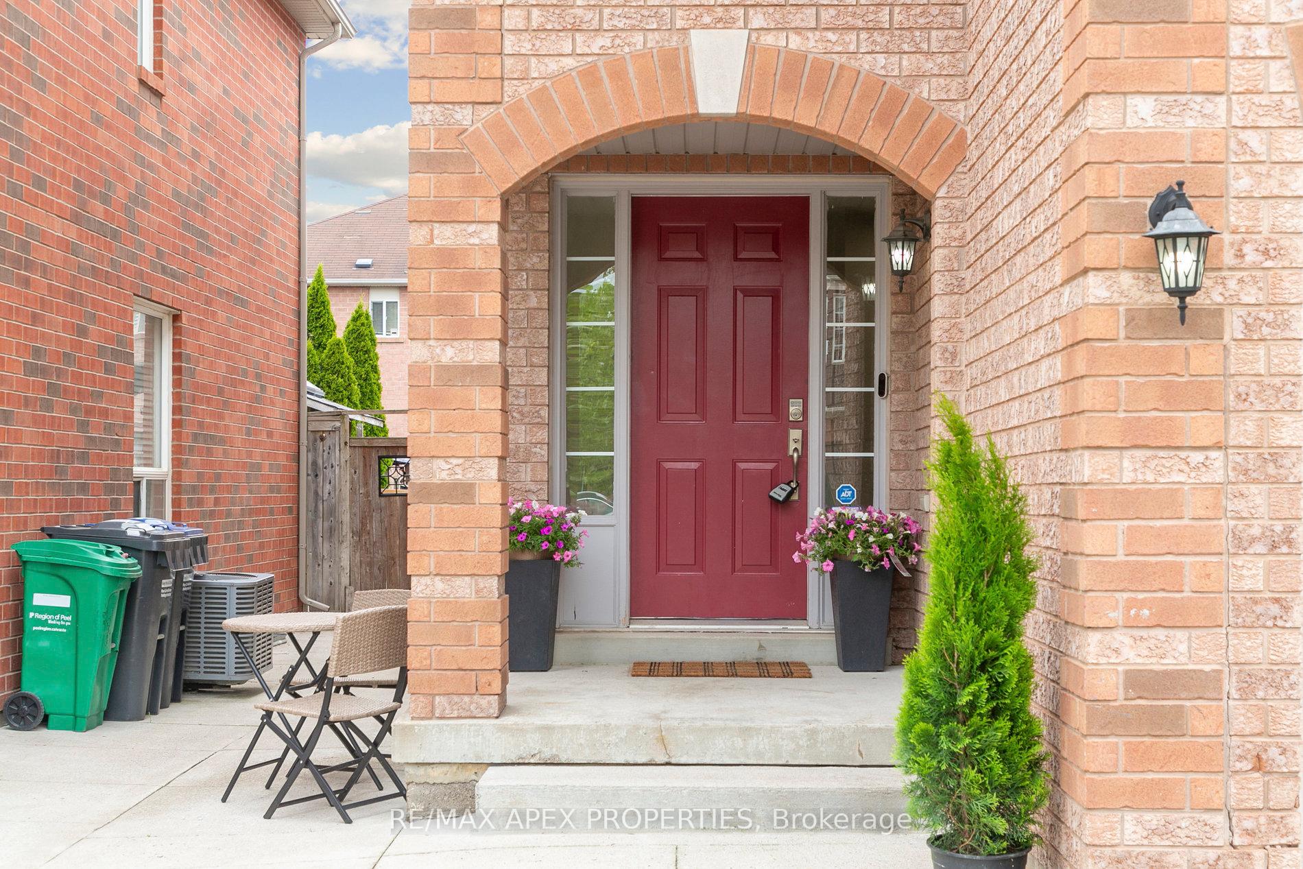 Photo 8 of 57 Roadmaster Lane, Brampton, Fletcher's Meadow — HOMEH