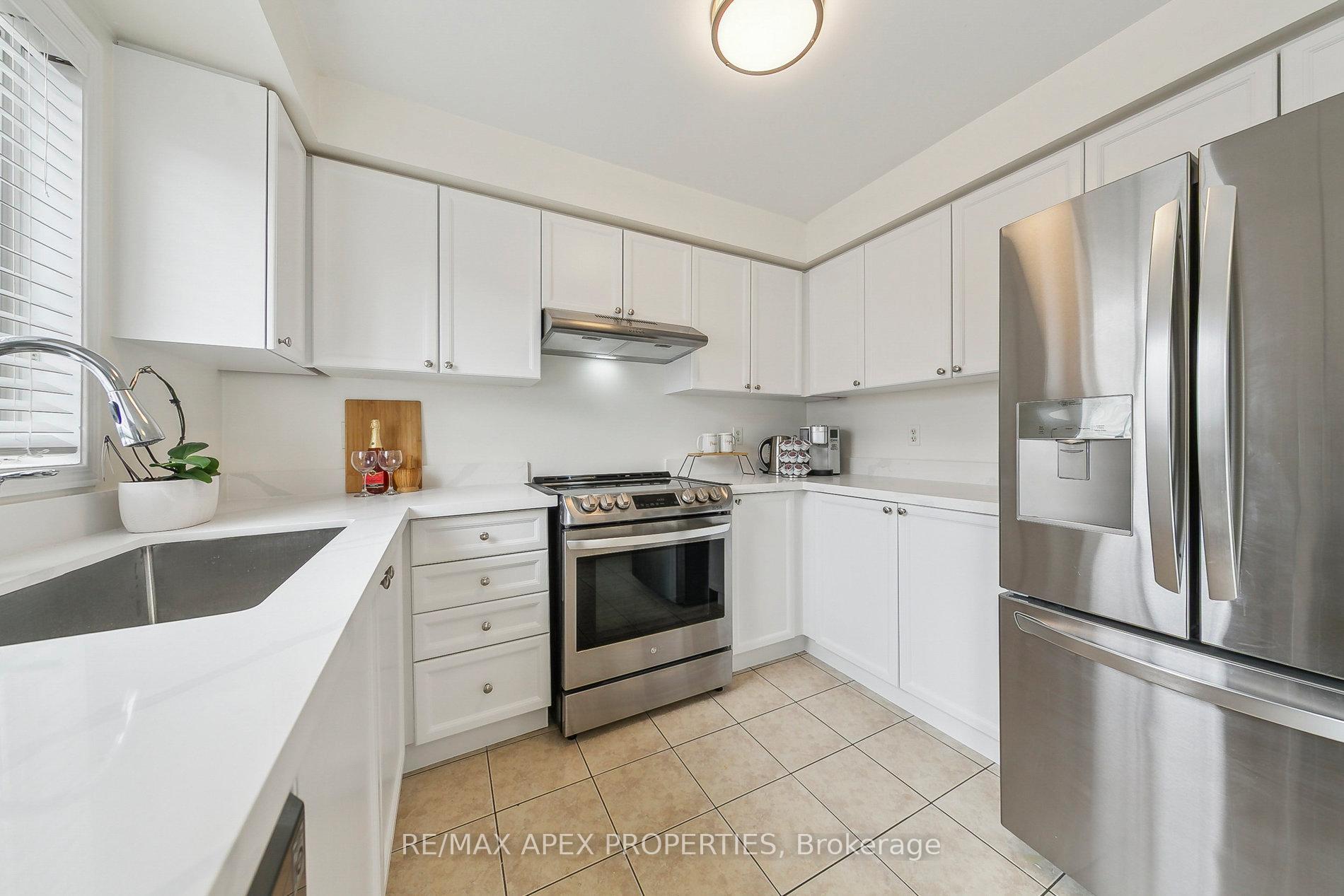 Photo 16 of 57 Roadmaster Lane, Brampton, Fletcher's Meadow — HOMEH