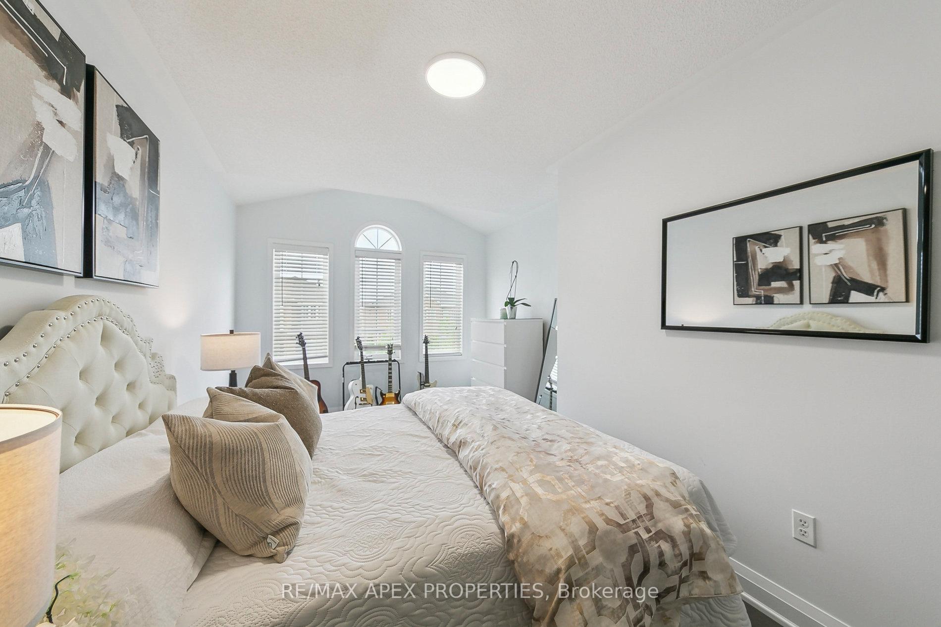 Photo 28 of 57 Roadmaster Lane, Brampton, Fletcher's Meadow — HOMEH