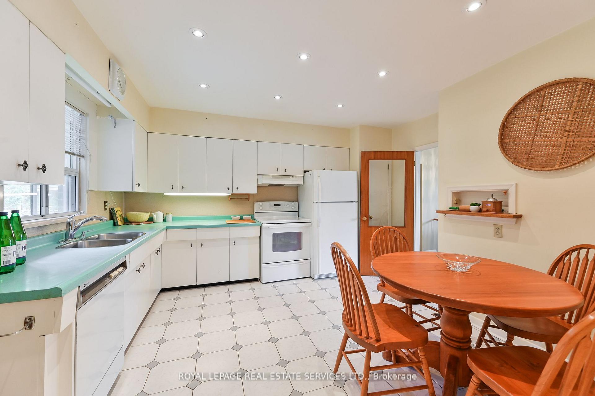 Photo 30 of 20 Munhall Road, Etobicoke, Humber Heights — HOMEH