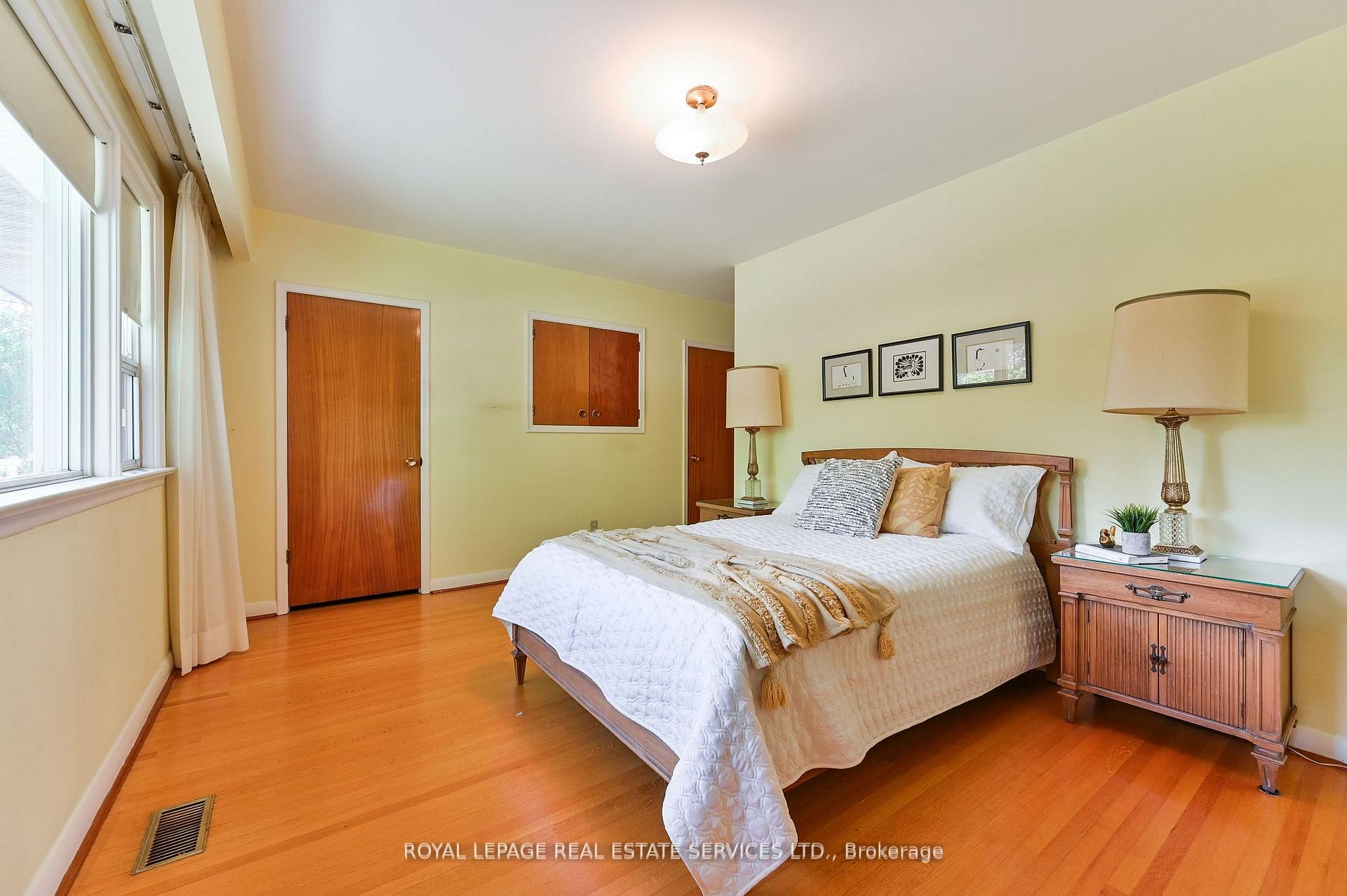 Photo 20 of 20 Munhall Road, Etobicoke, Humber Heights — HOMEH