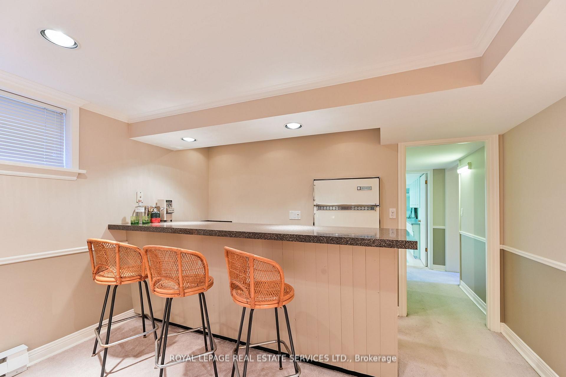 Photo 16 of 20 Munhall Road, Etobicoke, Humber Heights — HOMEH