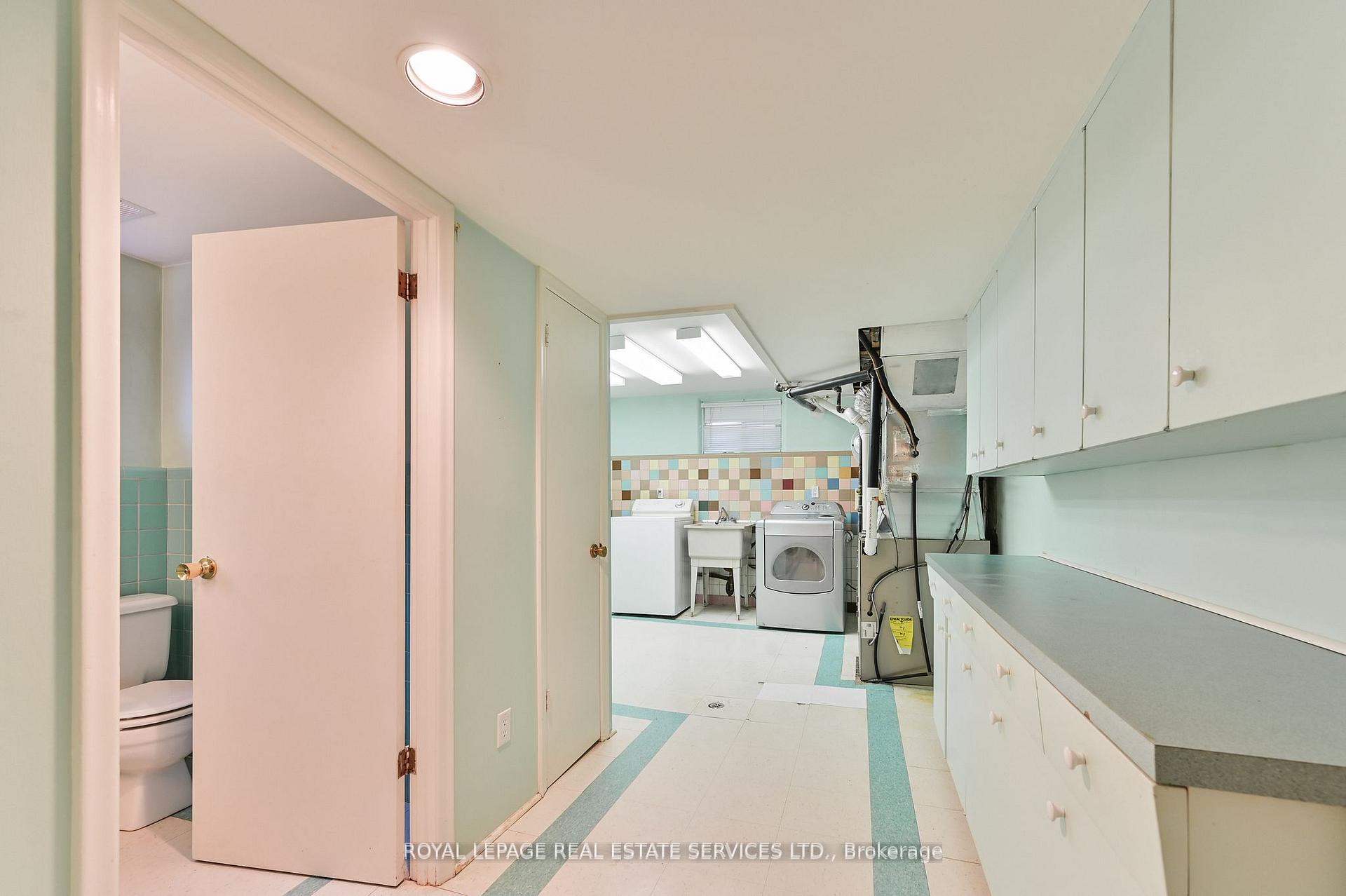 Photo 11 of 20 Munhall Road, Etobicoke, Humber Heights — HOMEH