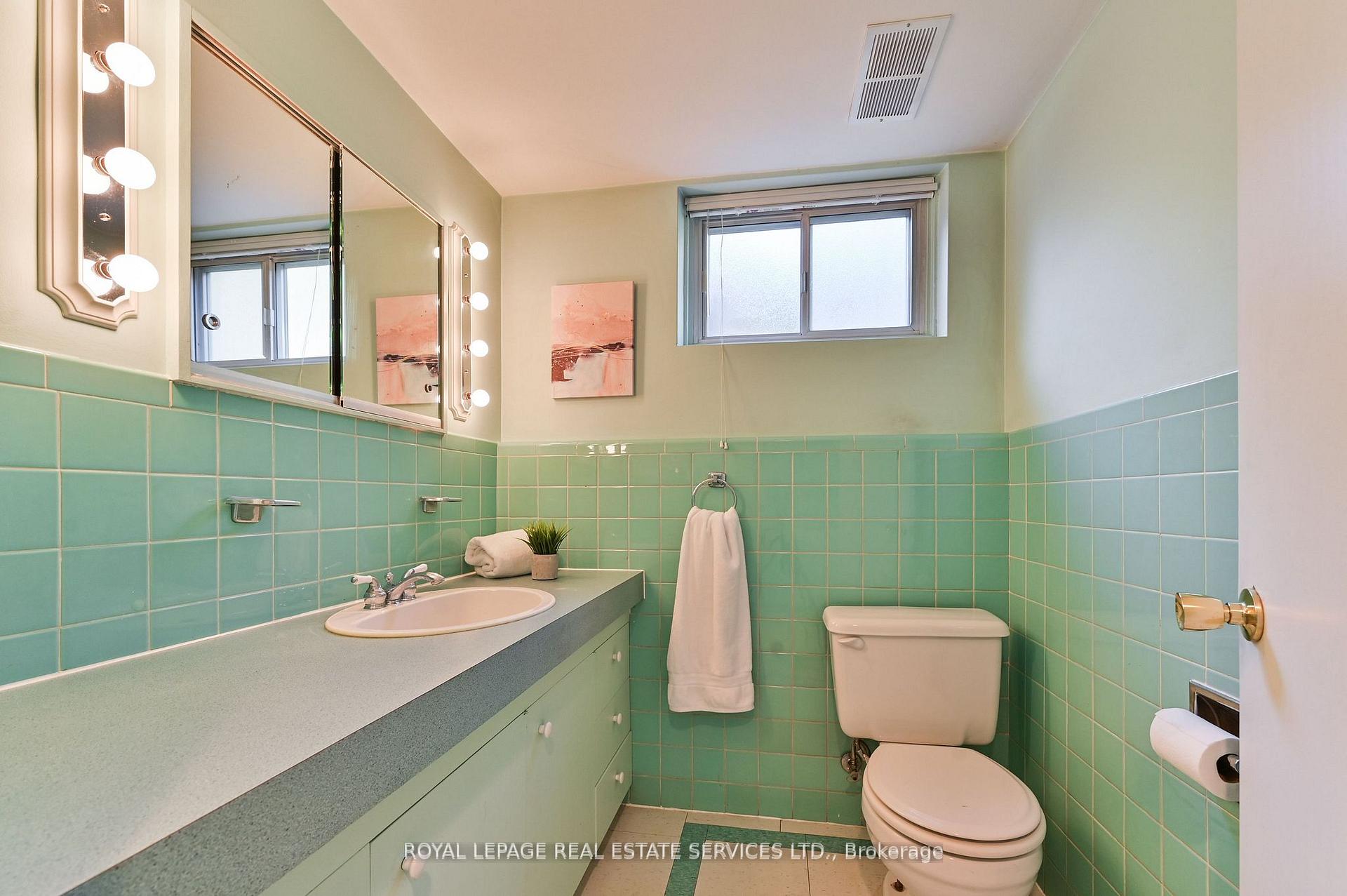 Photo 28 of 20 Munhall Road, Etobicoke, Humber Heights — HOMEH