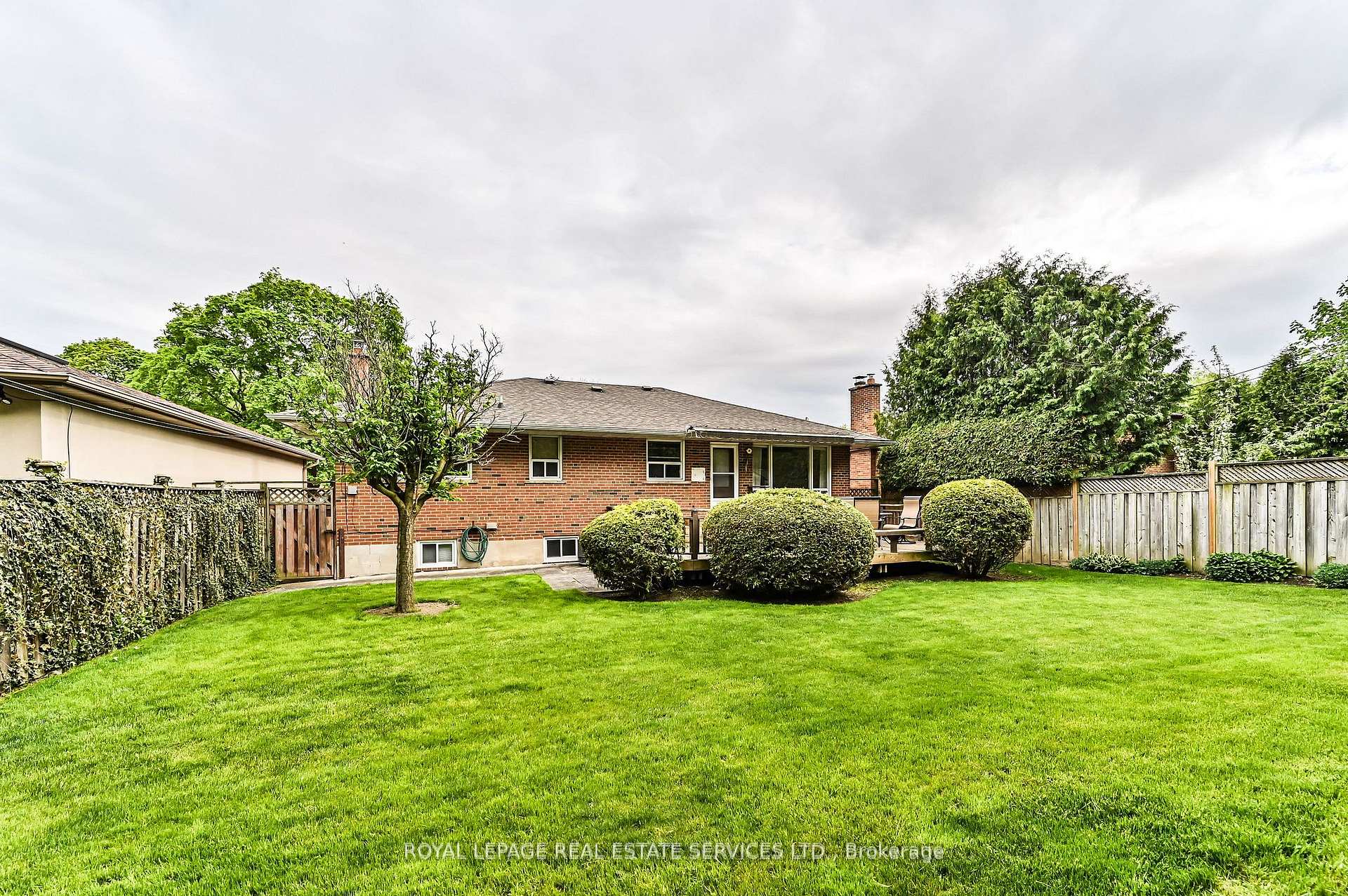 Photo 29 of 20 Munhall Road, Etobicoke, Humber Heights — HOMEH