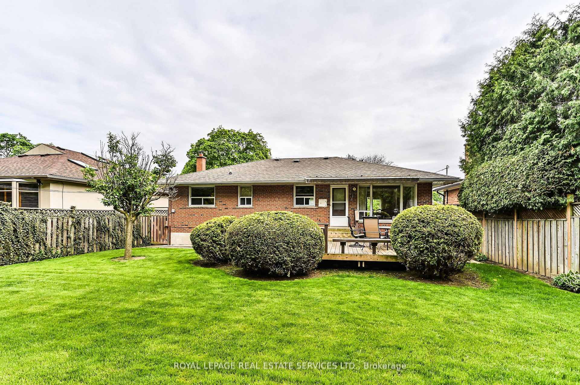 Photo 24 of 20 Munhall Road, Etobicoke, Humber Heights — HOMEH