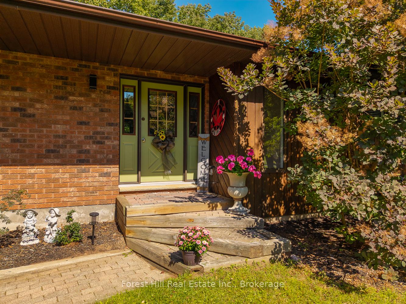 Photo 5 of 17 Skerryvore Circle, McDougall — HOMEH