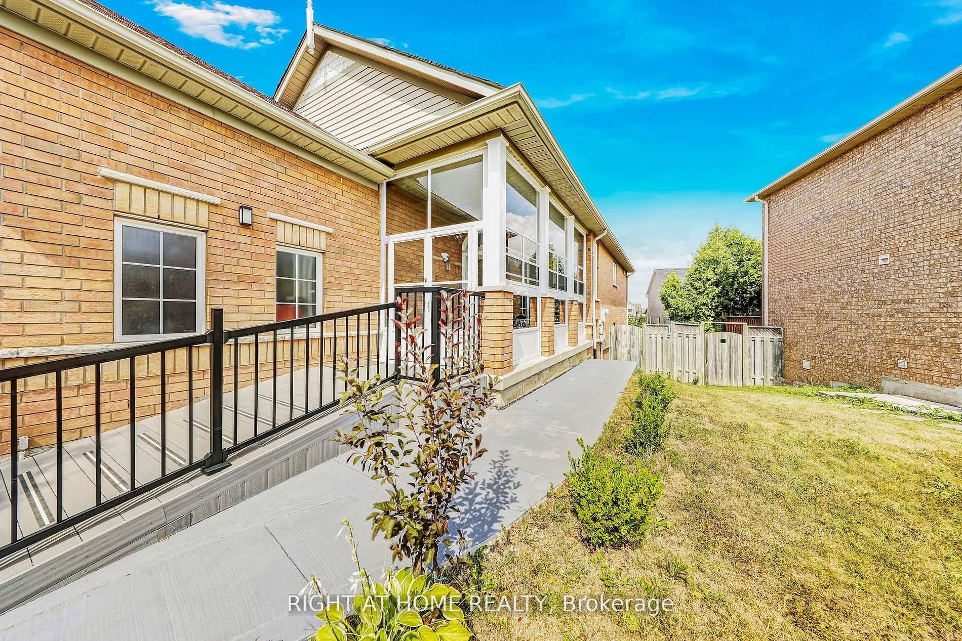 Photo 28 of 36 Hayloft Court, Brampton, Fletcher's Creek Village — HOMEH