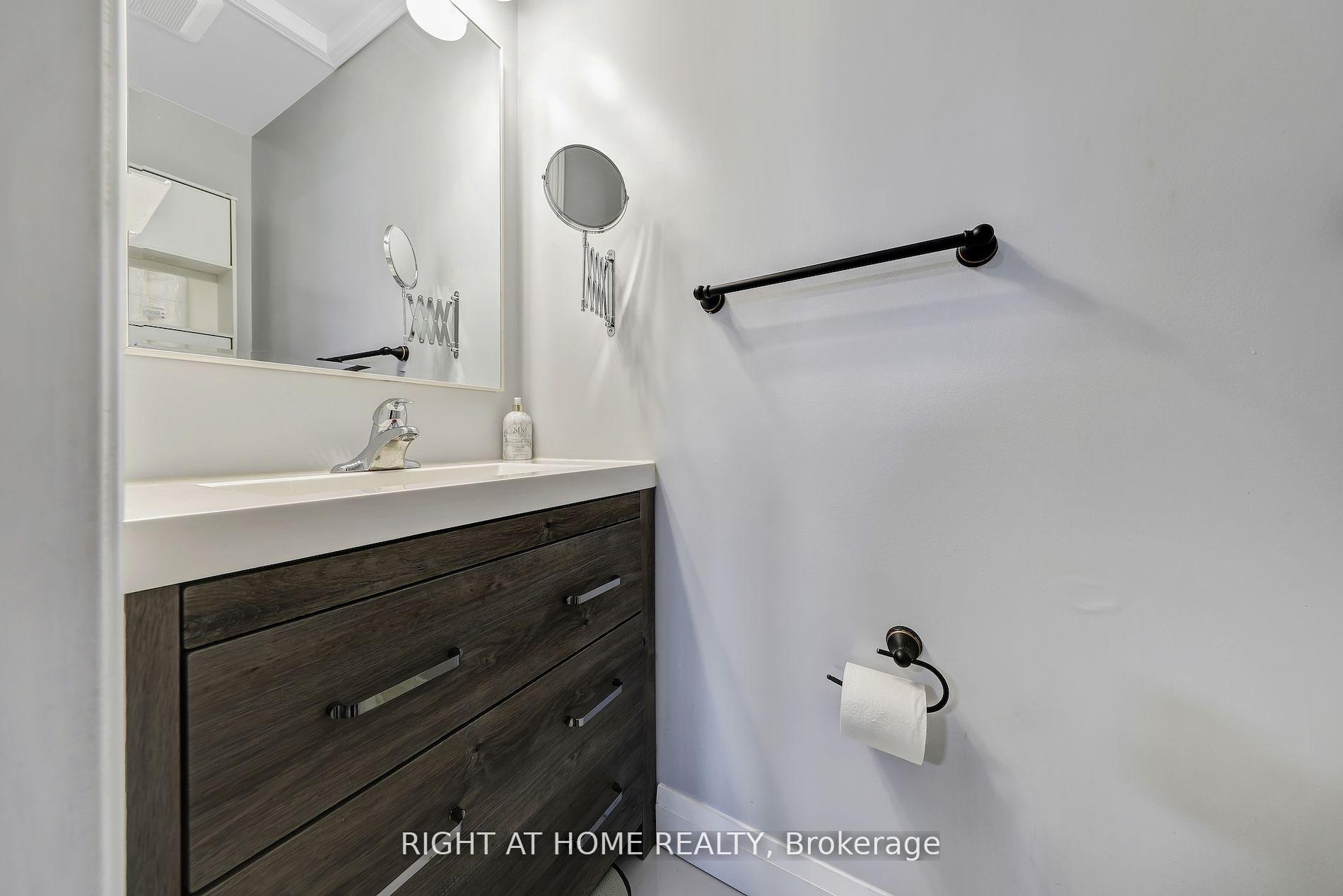 Photo 14 of 36 Hayloft Court, Brampton, Fletcher's Creek Village — HOMEH