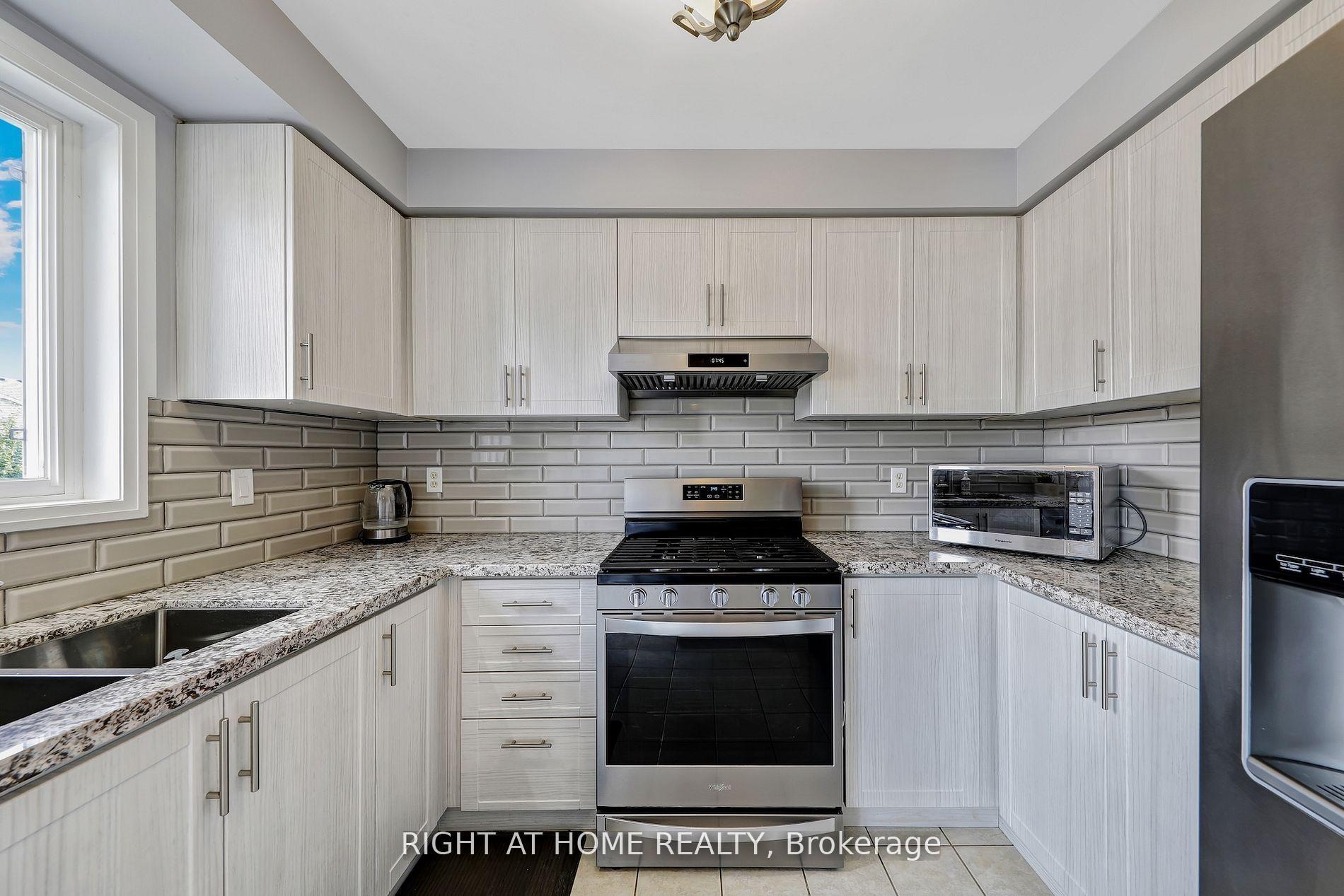 Photo 18 of 36 Hayloft Court, Brampton, Fletcher's Creek Village — HOMEH