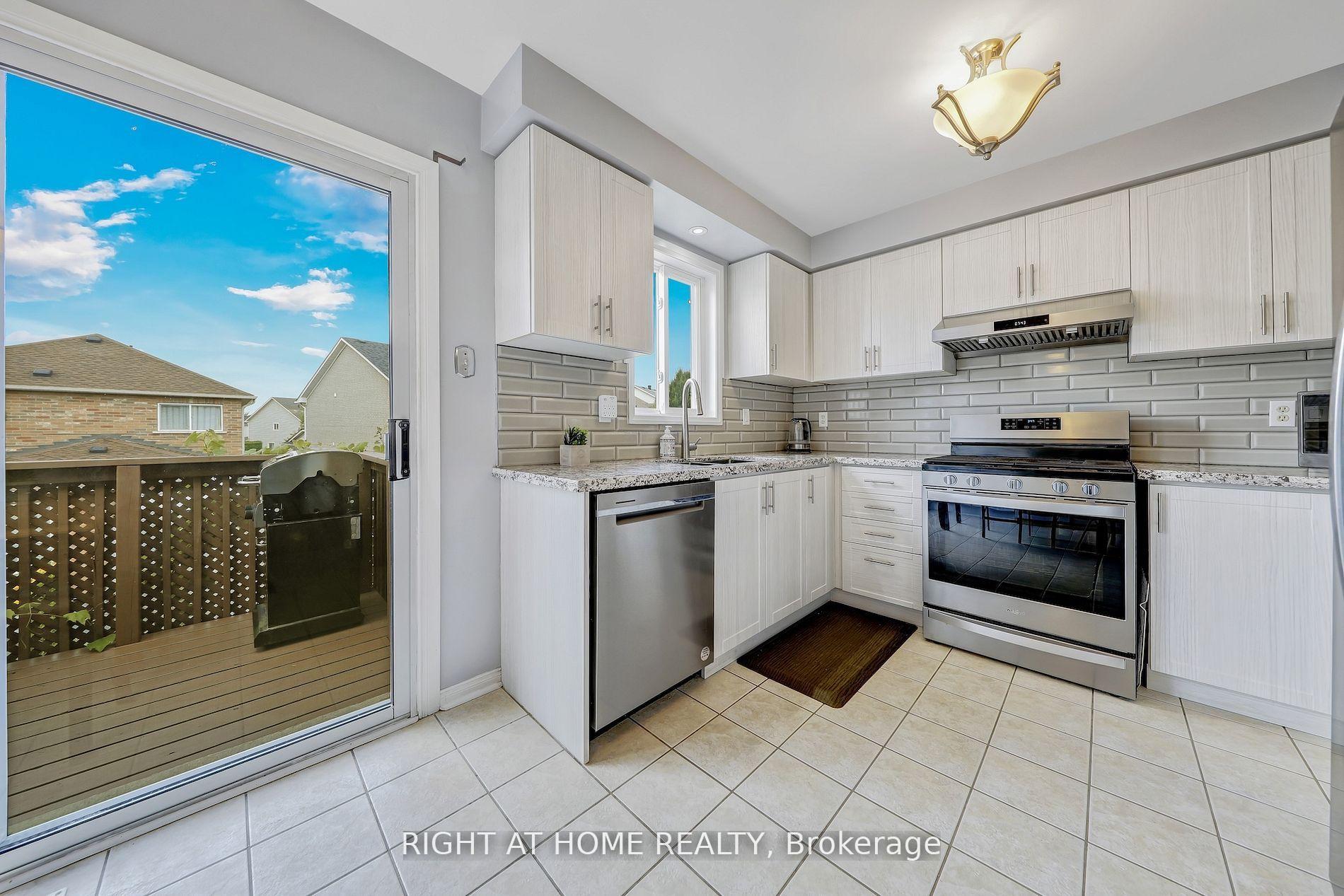 Photo 17 of 36 Hayloft Court, Brampton, Fletcher's Creek Village — HOMEH