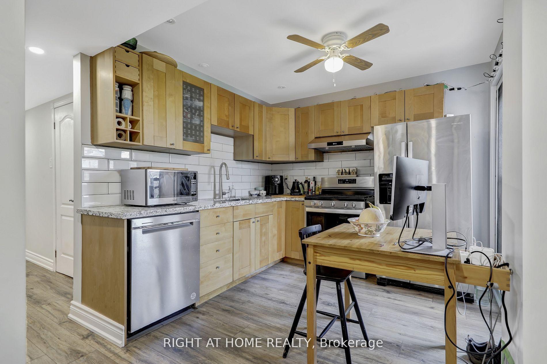 Photo 21 of 36 Hayloft Court, Brampton, Fletcher's Creek Village — HOMEH