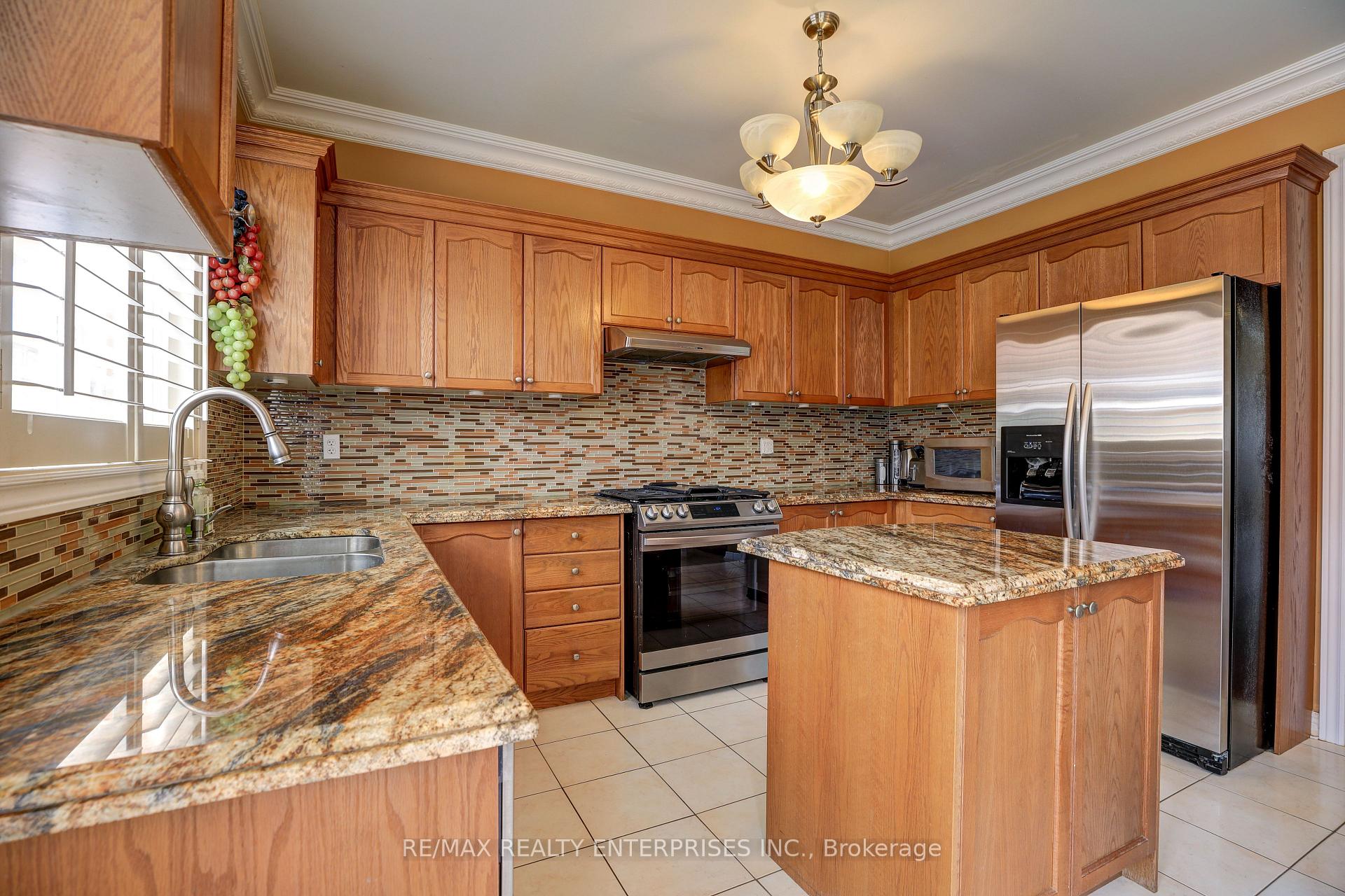 Photo 13 of 20 Saddler Avenue, Brampton, Bram East — HOMEH
