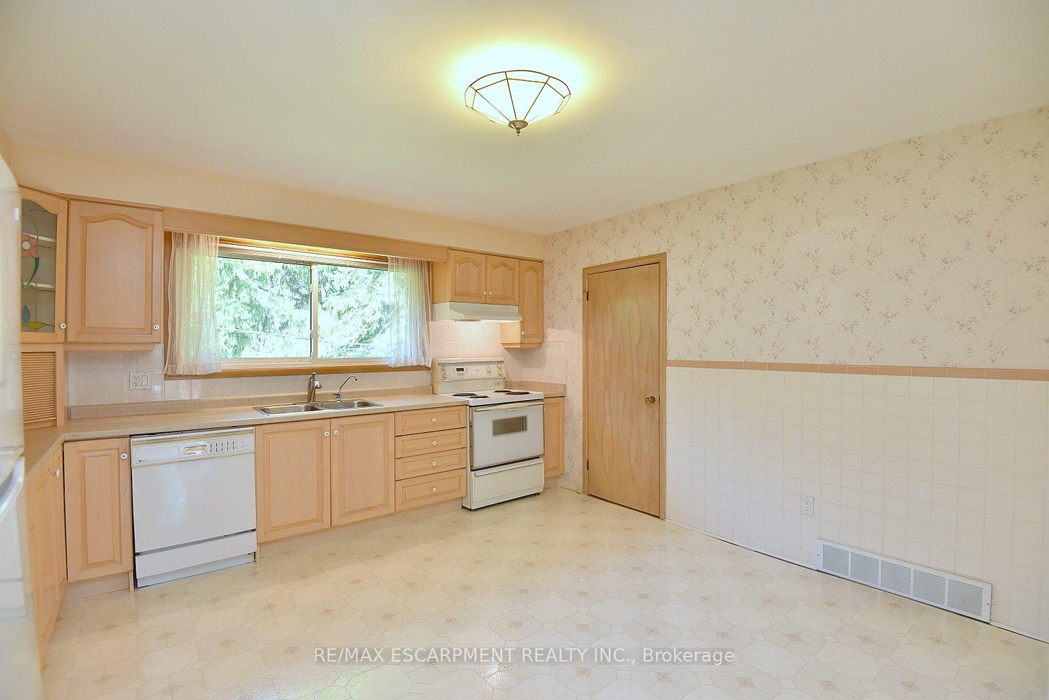 Photo 11 of 140 Kent Street, Hamilton, Kirkendall — HOMEH