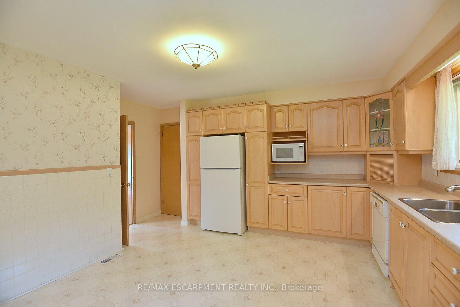 Photo 4 of 140 Kent Street, Hamilton, Kirkendall — HOMEH