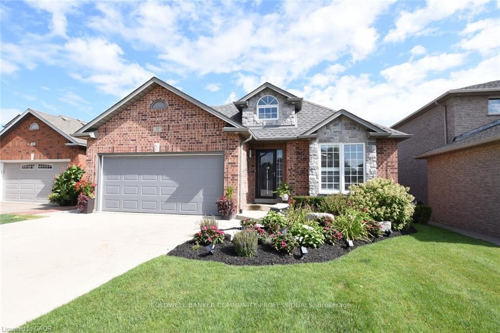 Photo 1 of 17 Durrell Court, Hamilton, Crerar — HOMEH