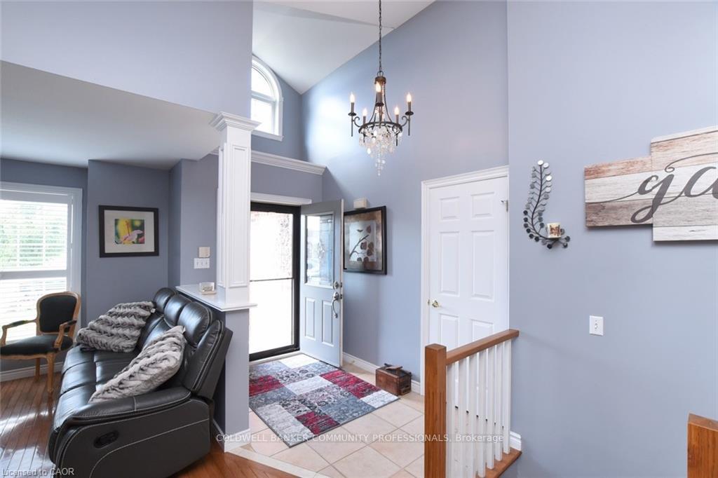 Photo 8 of 17 Durrell Court, Hamilton, Crerar — HOMEH