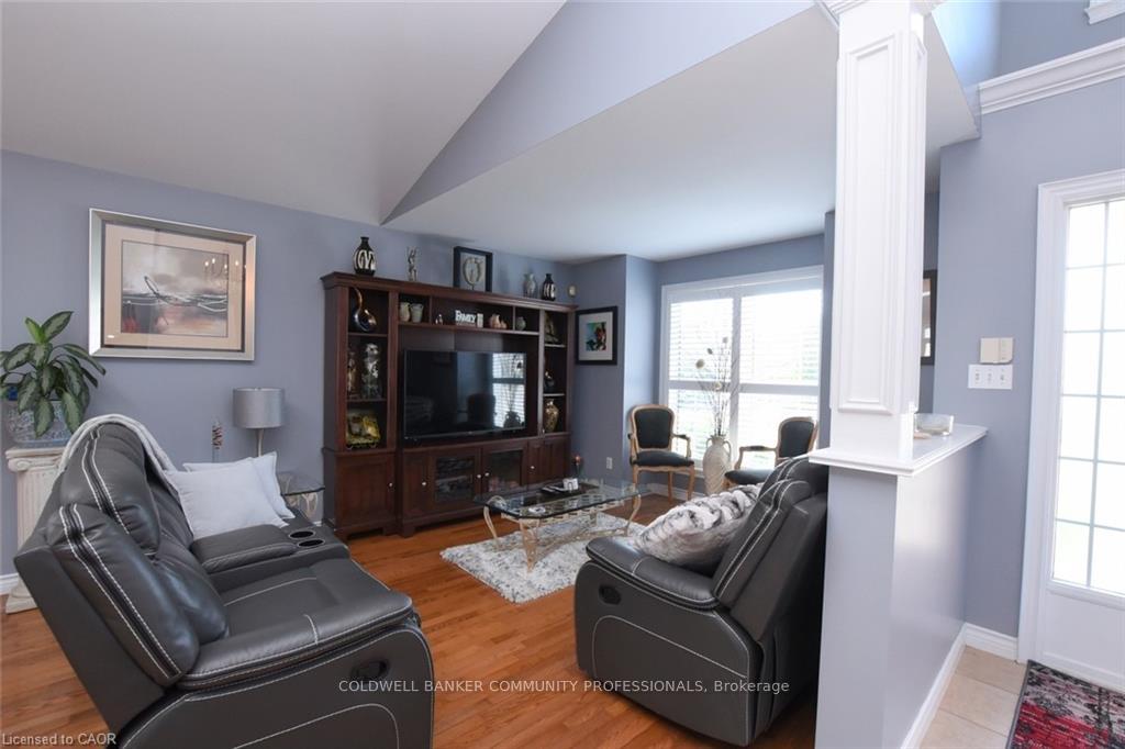Photo 6 of 17 Durrell Court, Hamilton, Crerar — HOMEH