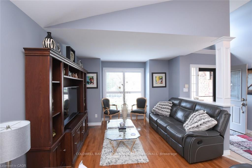 Photo 9 of 17 Durrell Court, Hamilton, Crerar — HOMEH
