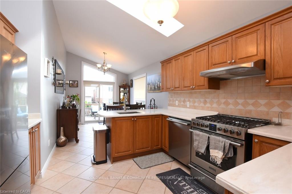 Photo 13 of 17 Durrell Court, Hamilton, Crerar — HOMEH