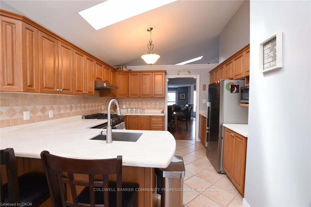 Photo 12 of 17 Durrell Court, Hamilton, Crerar — HOMEH