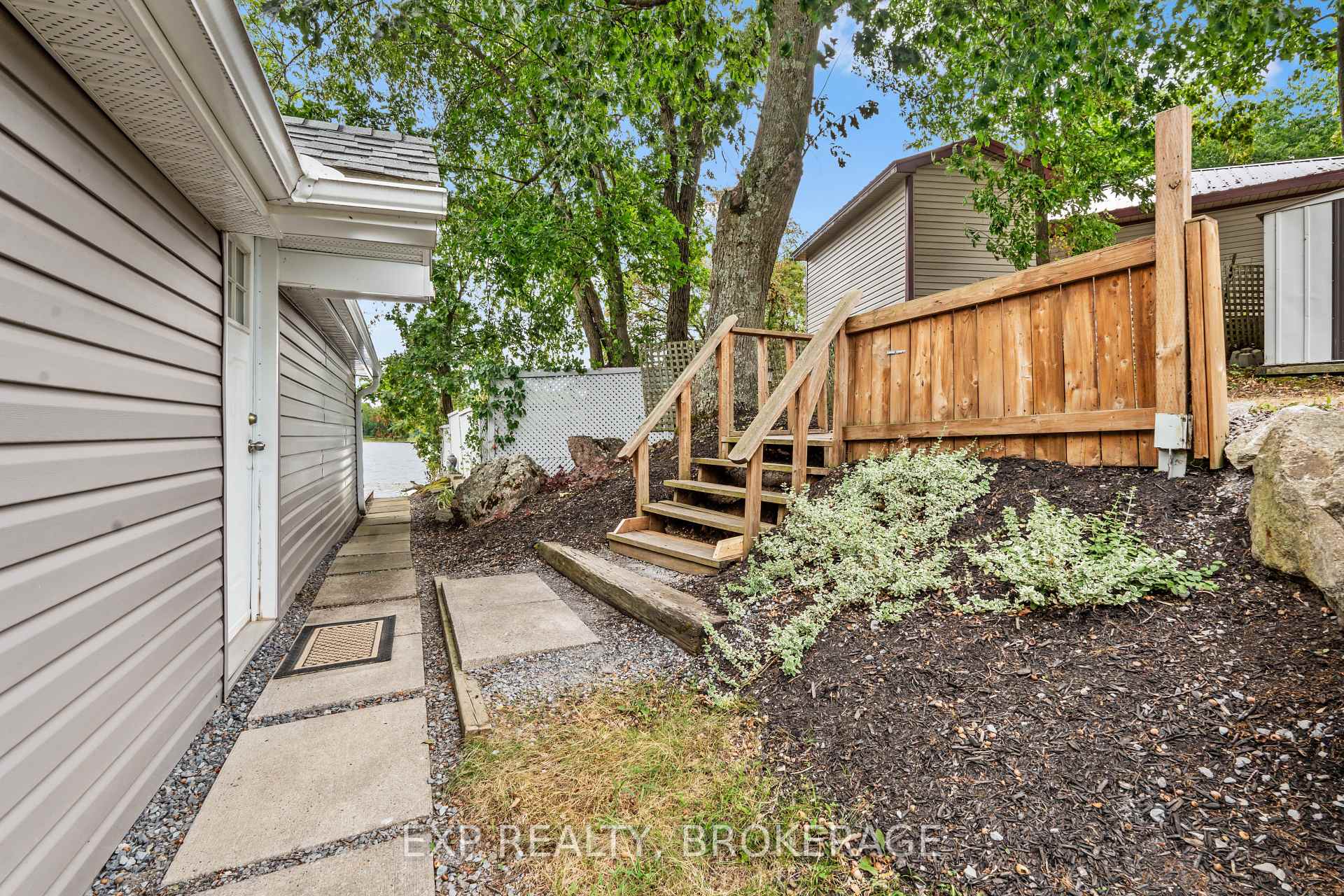 Photo 22 of 1035 Lloyd Lane, Frontenac, Frontenac South — HOMEH