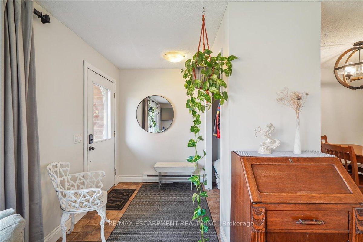 Photo 2 of 255 Brown Street, Gravenhurst, Muskoka (S) — HOMEH