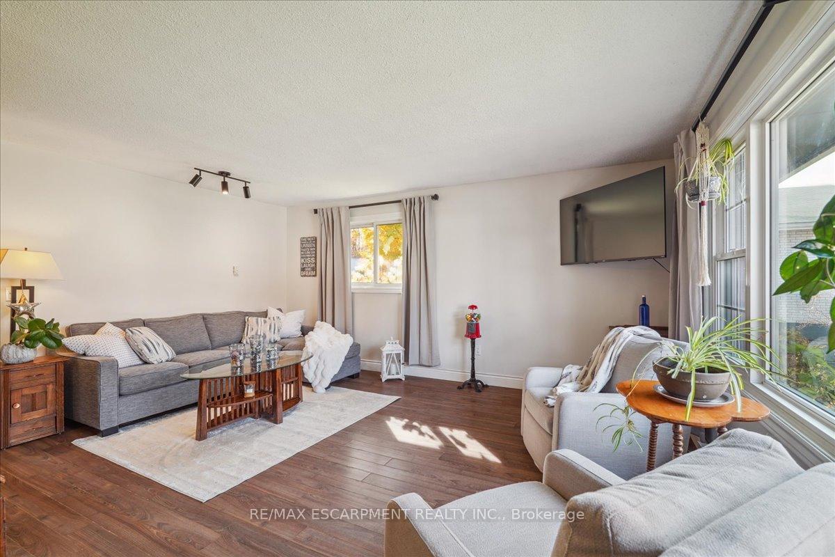 Photo 3 of 255 Brown Street, Gravenhurst, Muskoka (S) — HOMEH