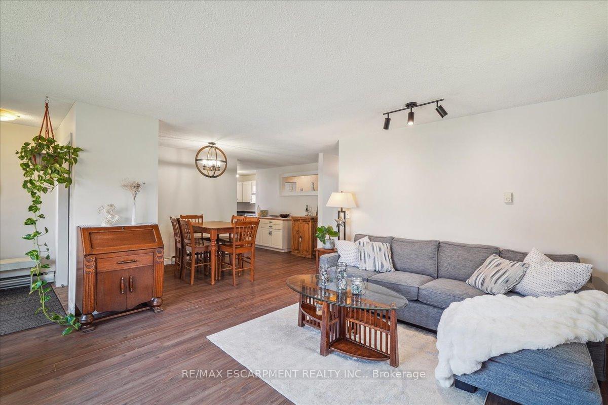 Photo 4 of 255 Brown Street, Gravenhurst, Muskoka (S) — HOMEH