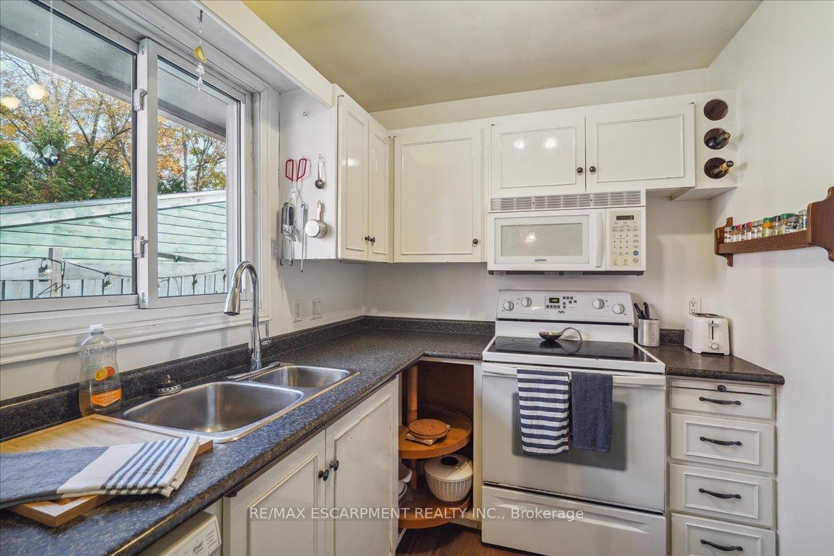 Photo 9 of 255 Brown Street, Gravenhurst, Muskoka (S) — HOMEH