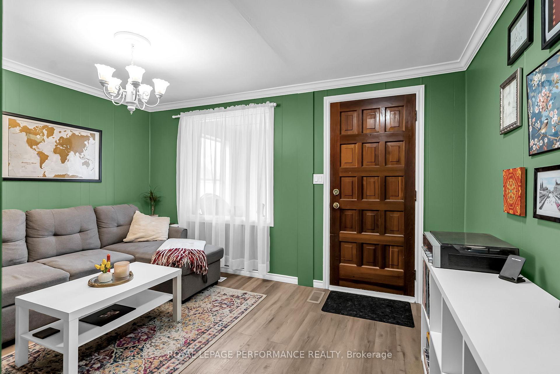 Photo 6 of 40 Cartier Avenue, Cornwall — HOMEH