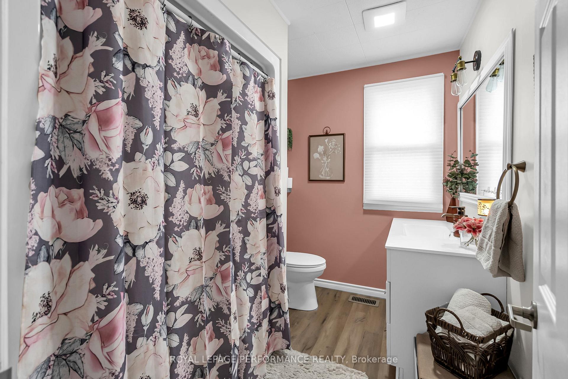 Photo 11 of 40 Cartier Avenue, Cornwall — HOMEH