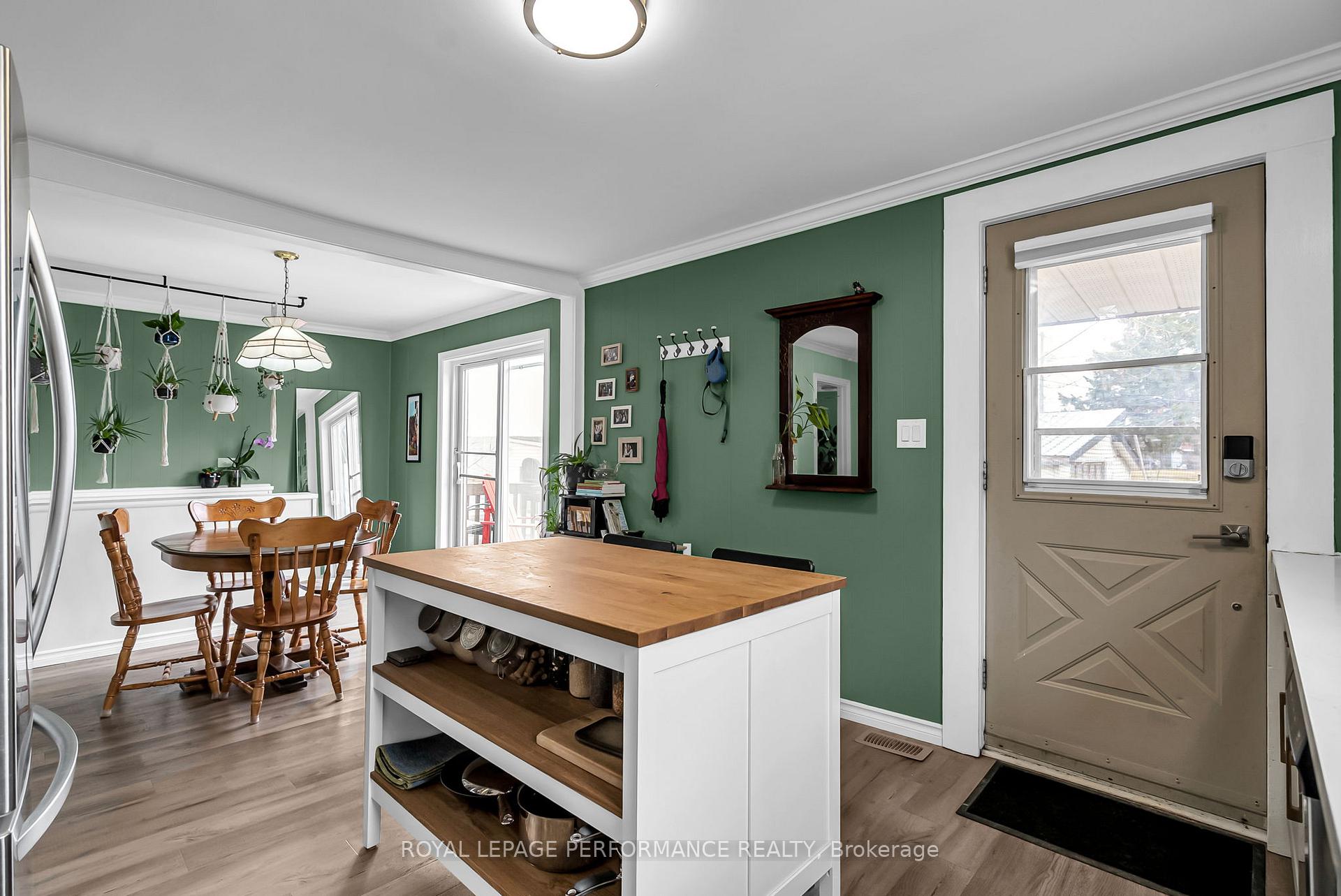 Photo 22 of 40 Cartier Avenue, Cornwall — HOMEH