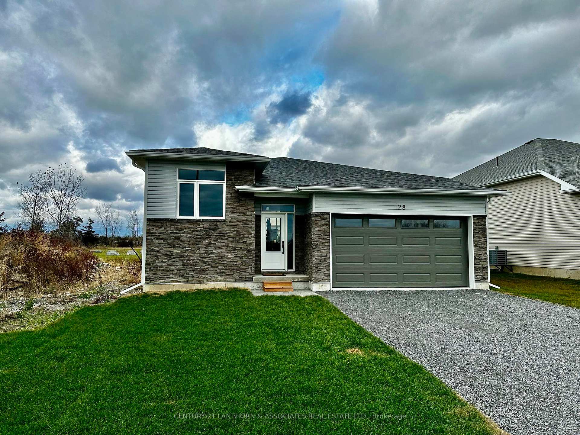 Photo 1 of 28 Summit Crescent, Belleville, Belleville Ward — HOMEH