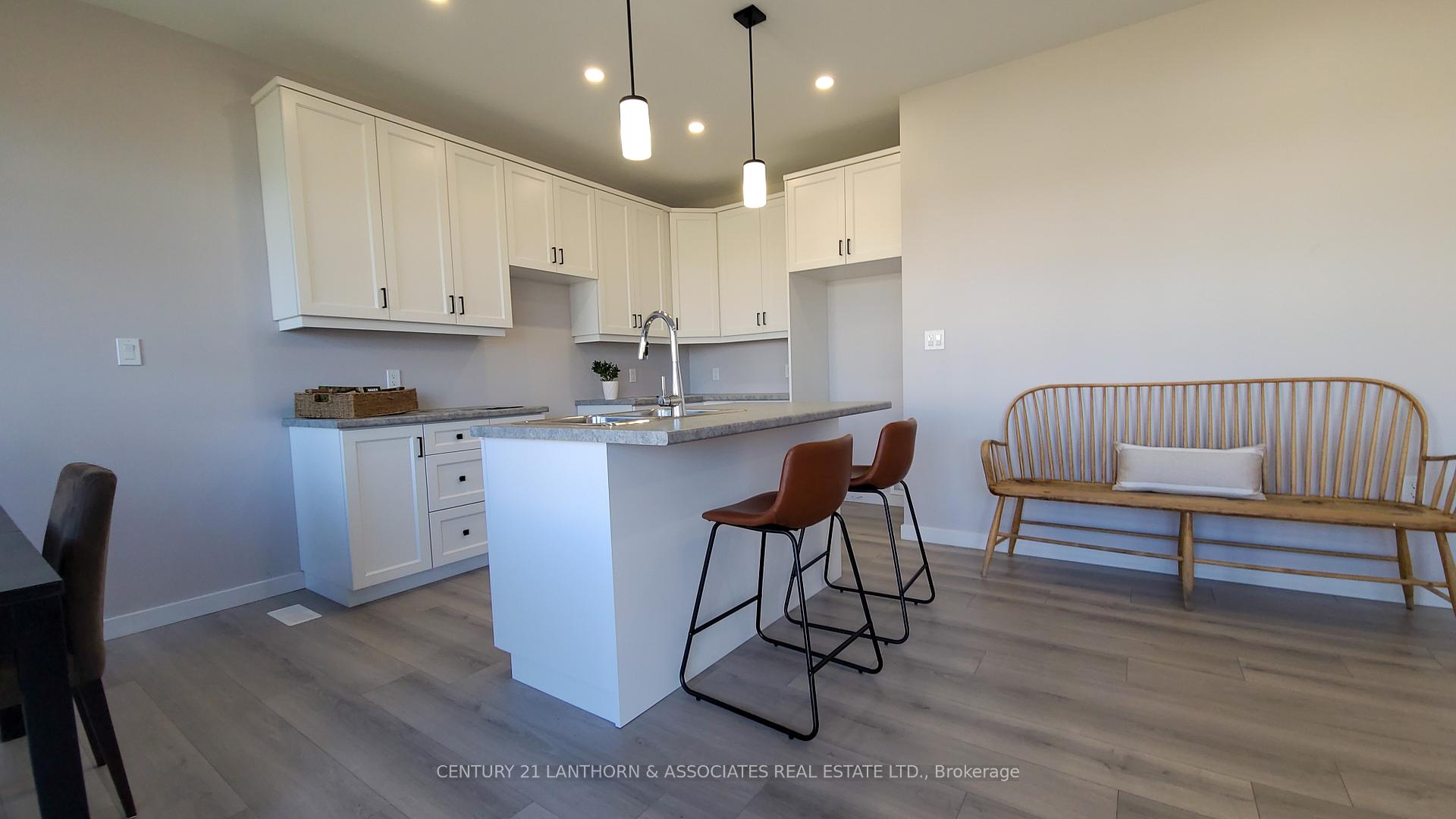 Photo 4 of 28 Summit Crescent, Belleville, Belleville Ward — HOMEH